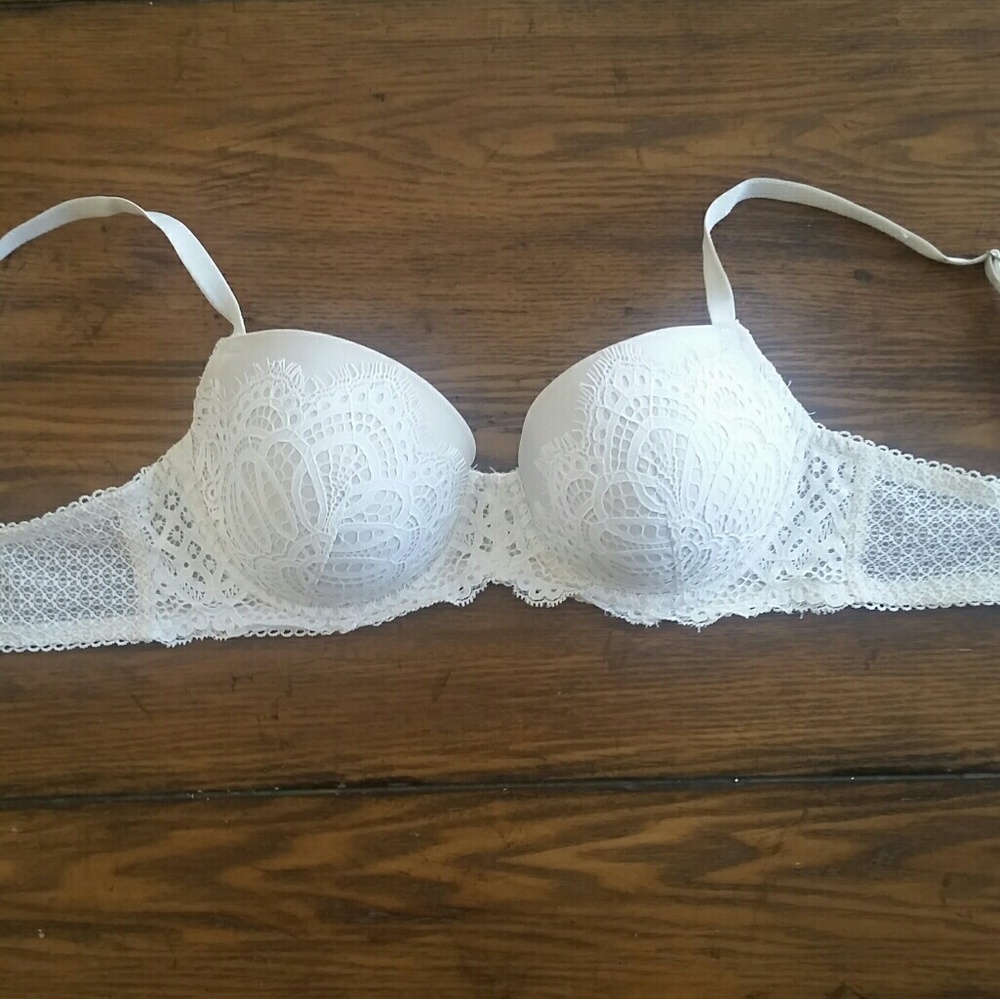 32DD Victoria's Secret bra